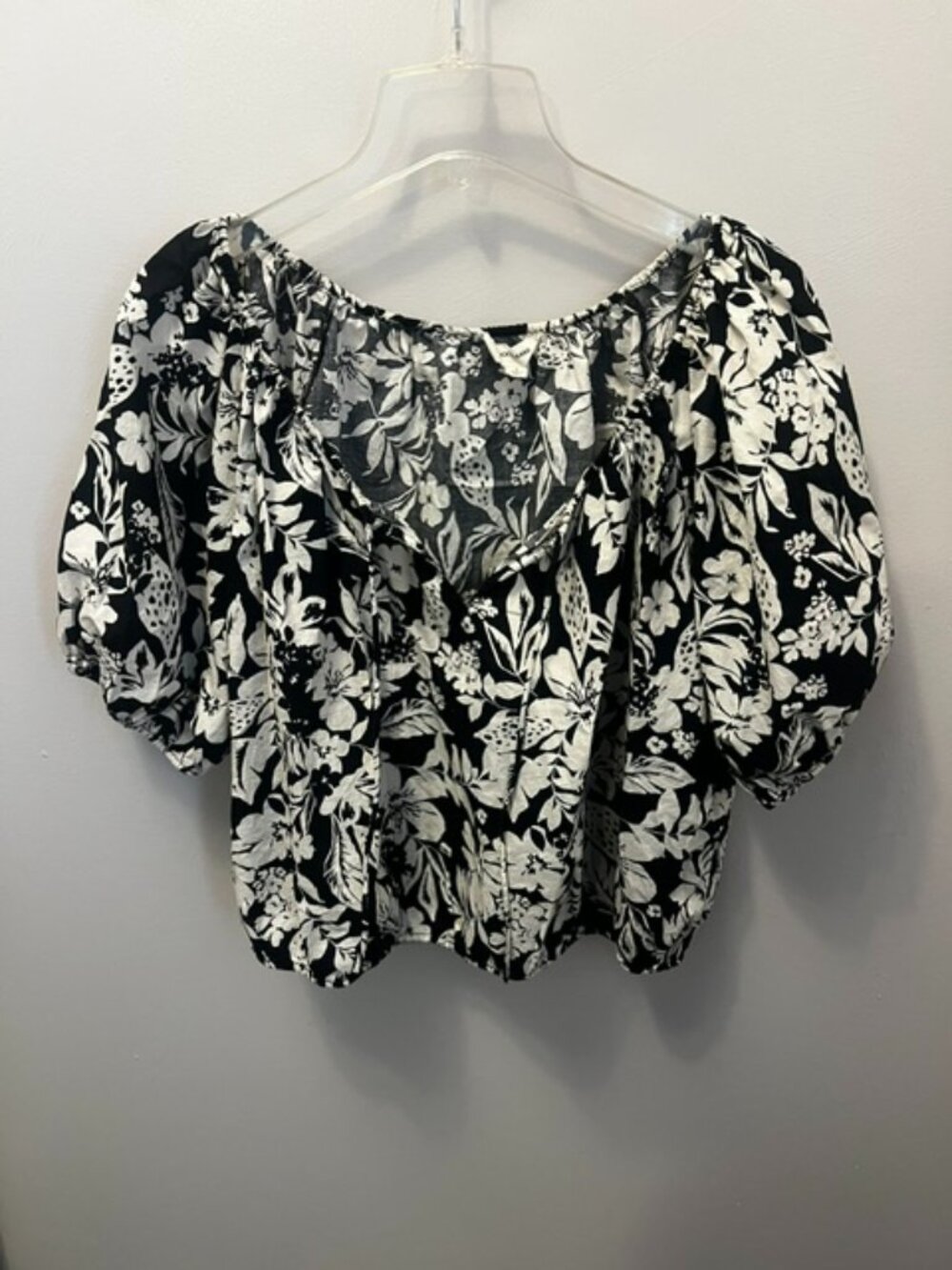 Women's Lucky Brand Floral pattern Crop Top, White/Black, Size L, Ex Cond!